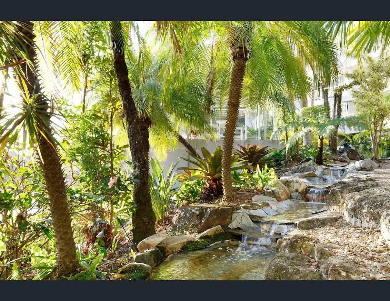 Opulent Noosa Hinterland Sunsets Apartment